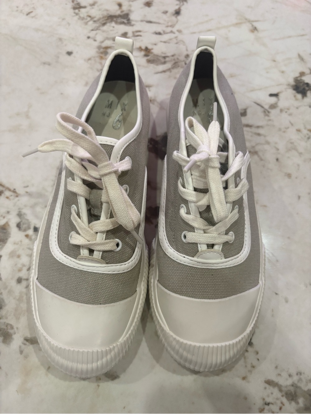 MIX NO. 6 EUC Women's Size 8M Cassy Gray Fashion Sneaker